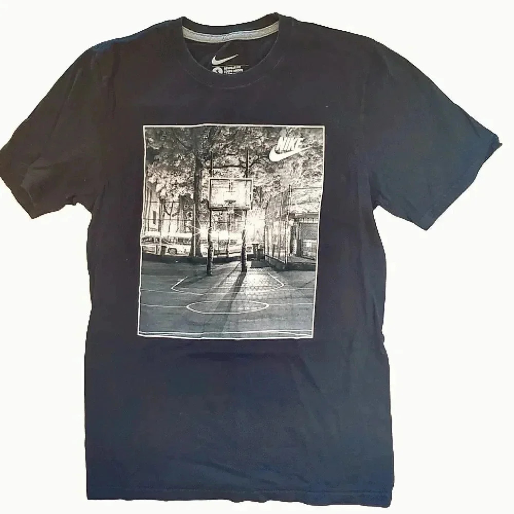 Vintage Nike black & white short sleeve streetlight graphic tee Small